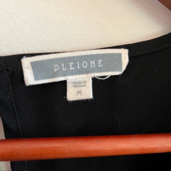 Pleione Rounded Hem Top Size M - Picture 8 of 8